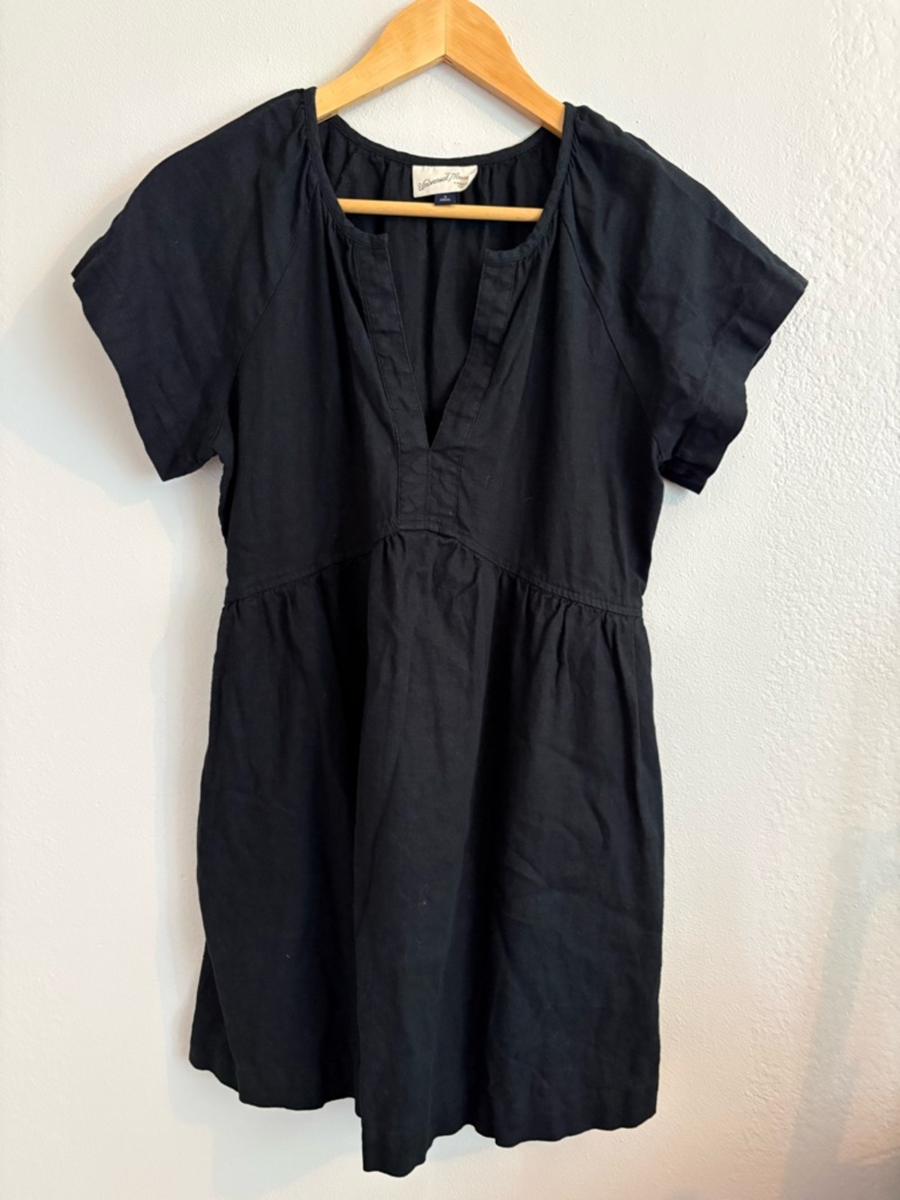 Universal Thread Black Mini V-Neck Short Sleeve Dress